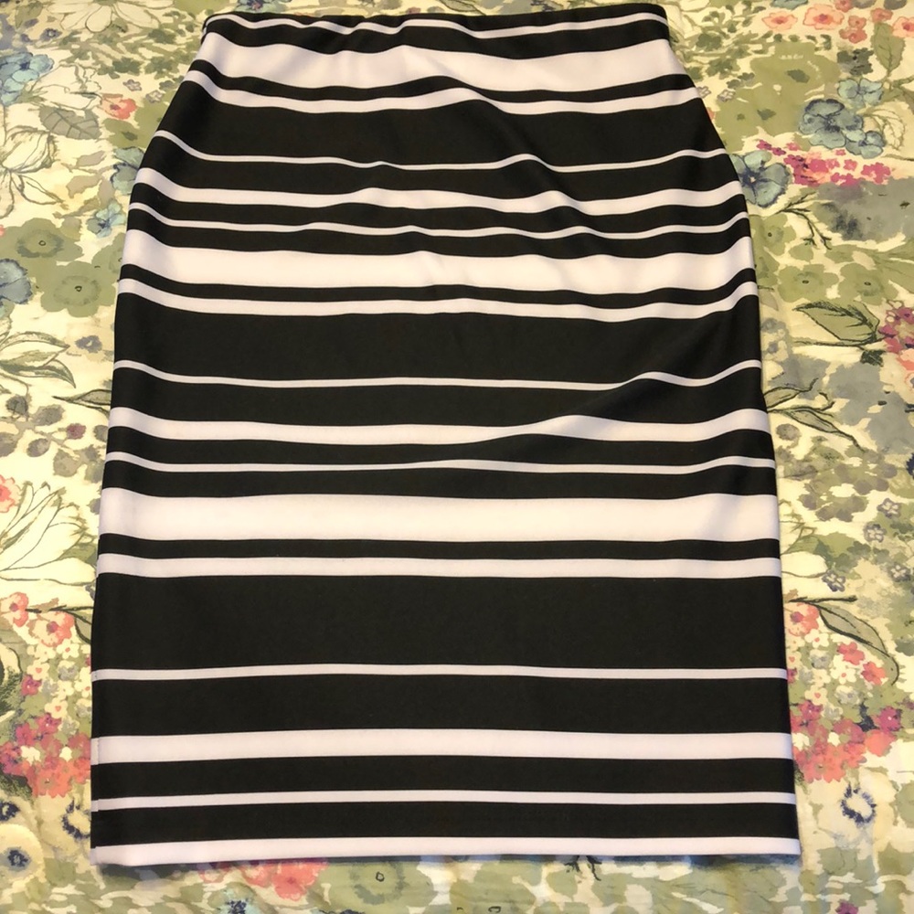 Black and white pencil skirt